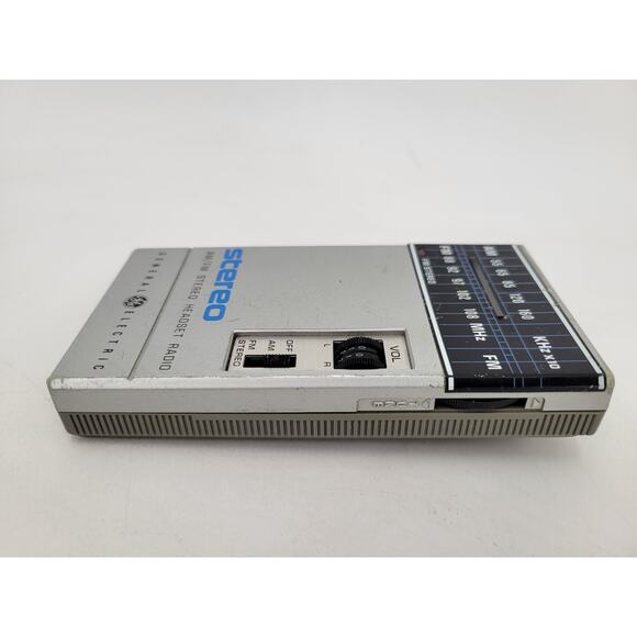 🎬 Vintage General Electric FM/AM Stereo Radio • Late 1970s Hero Prop - Picture 2 of 6